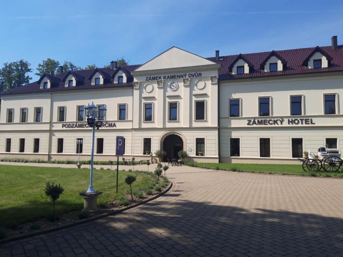 Zamek Kamenny Dvur Hotel Kynsperk nad Ohri Buitenkant foto