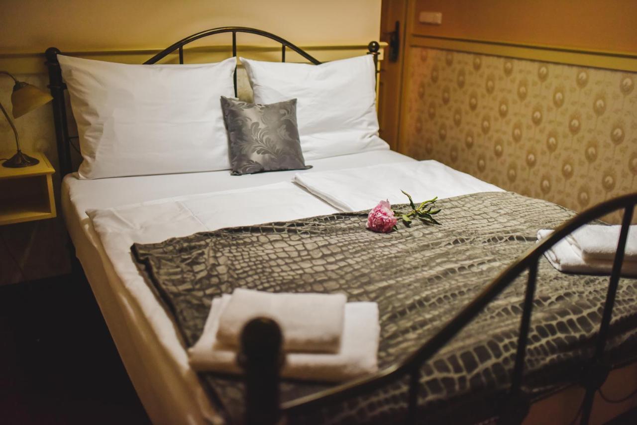 Zamek Kamenny Dvur Hotel Kynsperk nad Ohri Buitenkant foto
