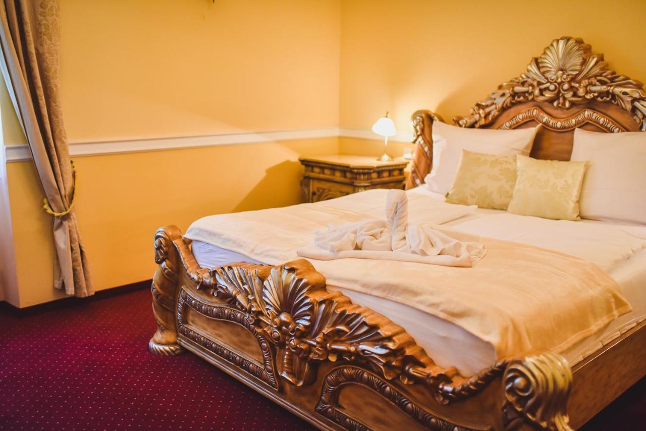 Zamek Kamenny Dvur Hotel Kynsperk nad Ohri Buitenkant foto