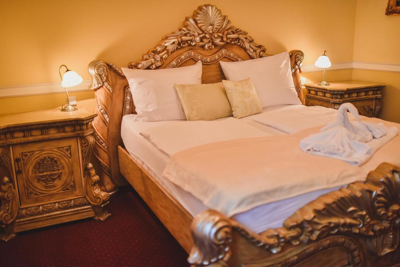 Zamek Kamenny Dvur Hotel Kynsperk nad Ohri Buitenkant foto