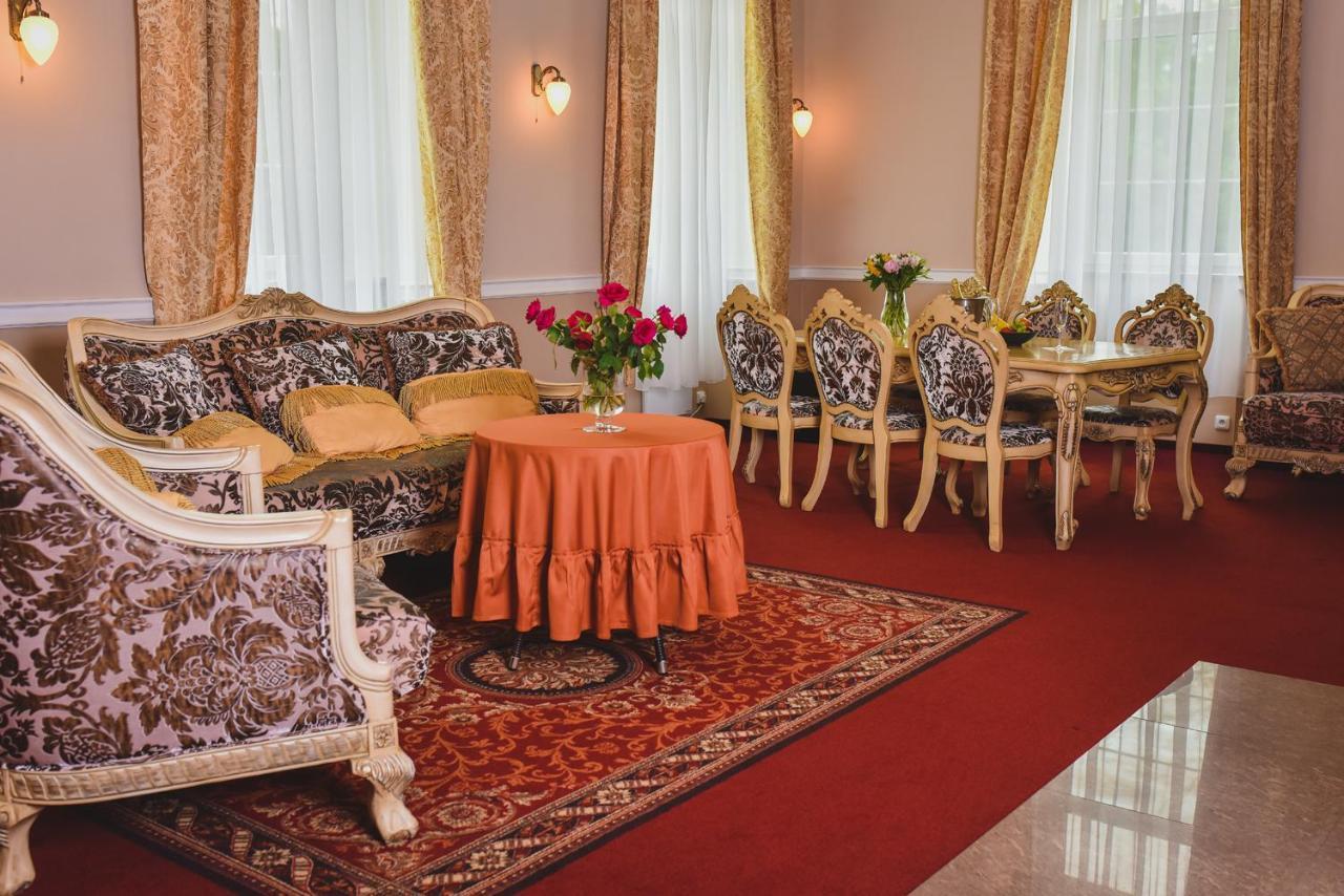 Zamek Kamenny Dvur Hotel Kynsperk nad Ohri Buitenkant foto