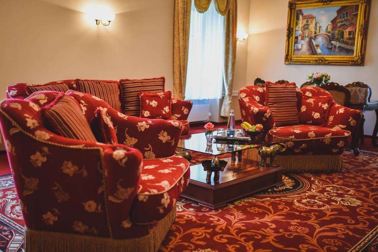 Zamek Kamenny Dvur Hotel Kynsperk nad Ohri Buitenkant foto