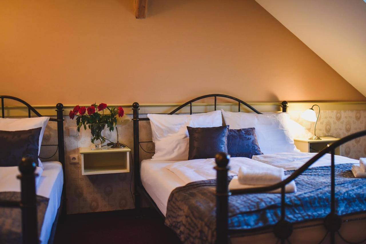 Zamek Kamenny Dvur Hotel Kynsperk nad Ohri Buitenkant foto