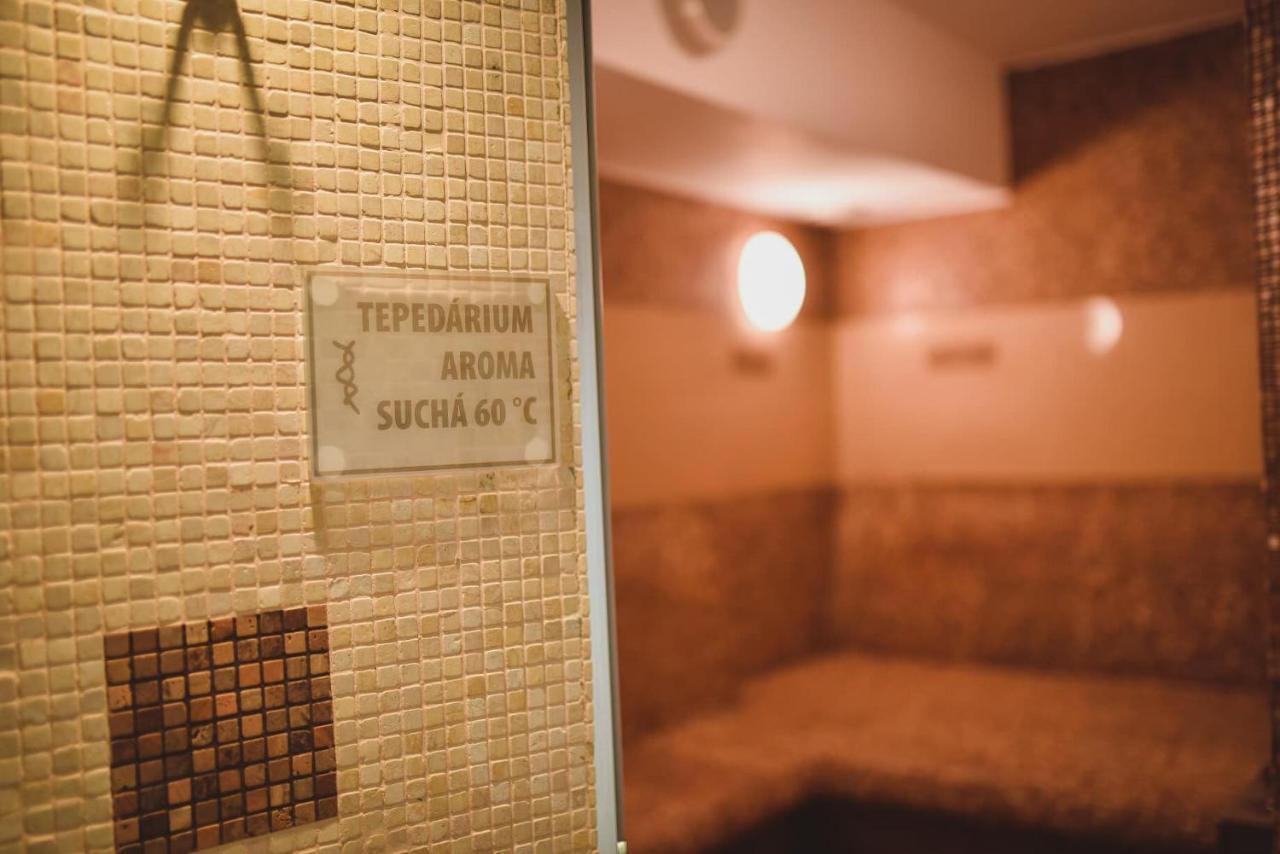 Zamek Kamenny Dvur Hotel Kynsperk nad Ohri Buitenkant foto