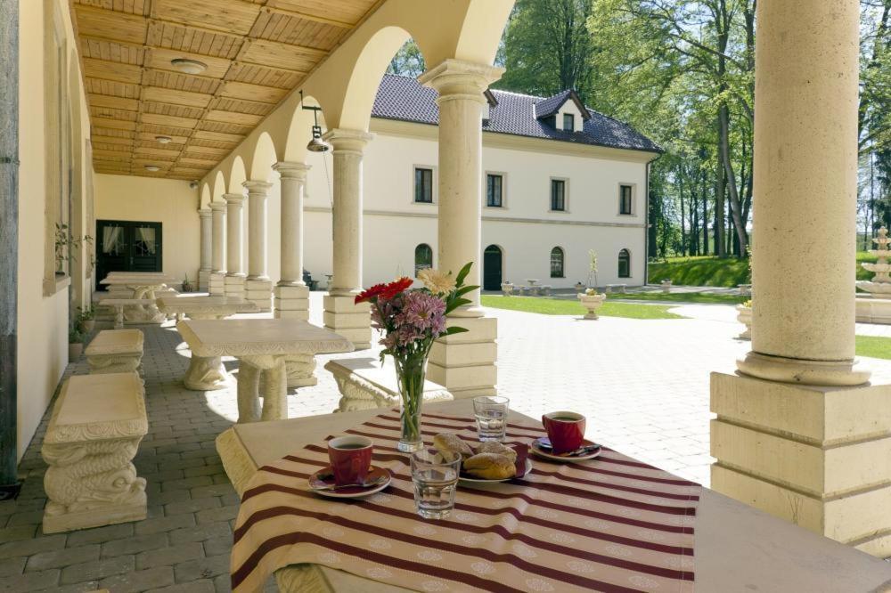 Zamek Kamenny Dvur Hotel Kynsperk nad Ohri Buitenkant foto