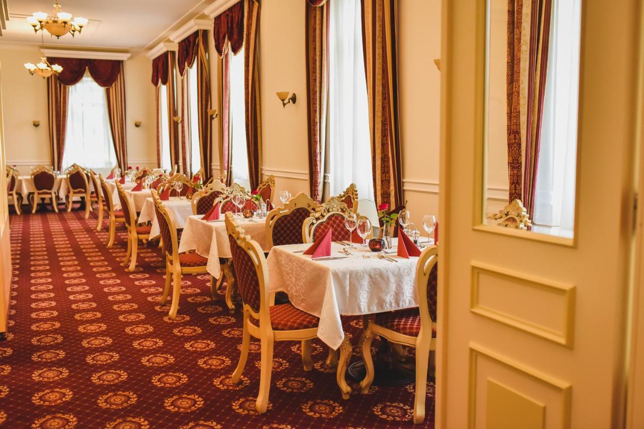 Zamek Kamenny Dvur Hotel Kynsperk nad Ohri Buitenkant foto